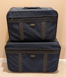 lot 275 image: Pair of Vintage Samsonite Suitcases