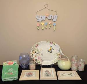 lot 298 image: Colorful Spring Time Home Decor