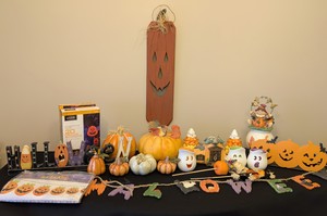lot 312 image: Assorted Halloween Decor