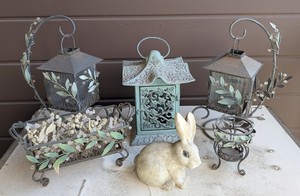 lot 314 image: Outdoor Yard Decor