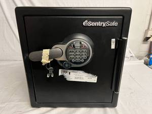lot 18 image: SentrySafe Key Pad Safe
