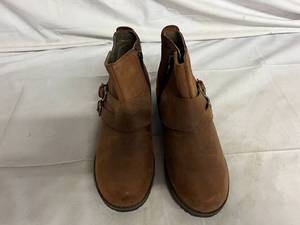 lot 87 image: Eddie Bauer Womens Boots - Size 7