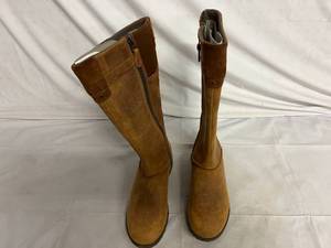 lot 89 image: Eddie Bauer Womens High Boots - Size 9
