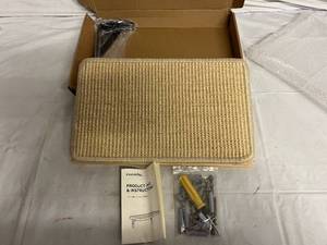 lot 101 image: Fukumaru Cat Scratch Shelf
