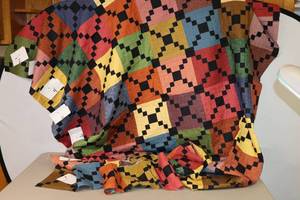 lot 393 image: Large Vintage Country Quilt Near Completion