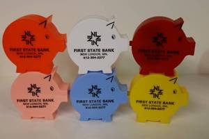 lot 425D image: Collectible Plastic New London, MN First State Bank Stacking Pig Piggy Banks