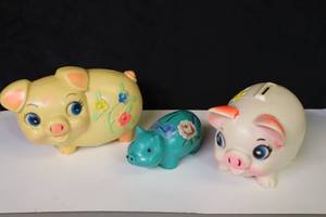 lot 450A image: (3) Collectible Hard Plastic Hand-Painted Pig Piggy Banks