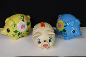 lot 450B image: Collectible Hand-Painted Hard Plastic Pig Piggy Banks