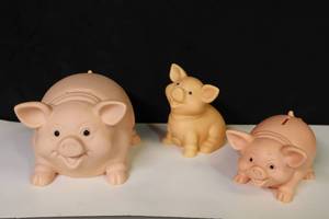 lot 450D image: (3) Collectible Hard Plastic Pig Piggy Banks