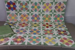 lot 396 image: Vintage Quilt Handmade Hand-Stitched Project Near Completion Spring Daisies Childrens Wall Art Lap Quilt Crib Blanket WBacking Binding Fabrics