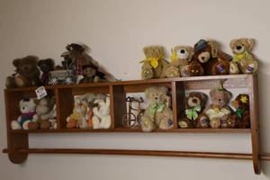 lot 417 image: Solid Oak Wall Quilt Rack Display Shelf