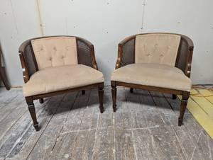 lot 20 image: Set of 2 Lounge Club Chairs