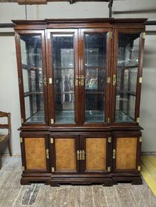 lot 26 image: Huge Elegant Hutch - High-end piece Ready to go