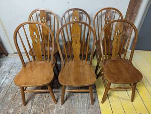 lot 32 image: Set of 6 - Classic Oak Dinning Chairs