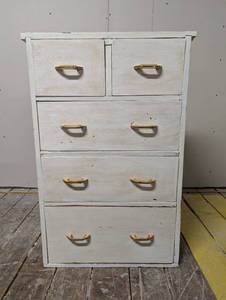 lot 45 image: Classic Small White Dresser - 5 Drawers