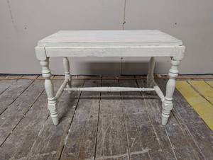 lot 48 image: Small Painted BenchTable