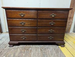 lot 51 image: Solid Cherry Dresser - 8 Drawer