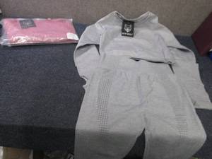 2 Medium Gym Wolf Ladies Yoga Sets ...