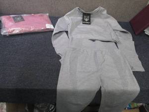 2 Medium Gym Wolf Ladies Yoga Sets ...