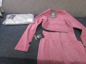 2 Large Gym Wolf Ladies Yoga Sets N...
