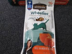 12- 2.2 oz Nutrish Wheelies Cat Tre...