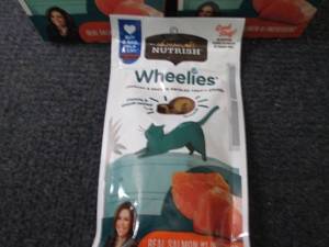 12- 2.2 oz Nutrish Wheelies Cat Tre...