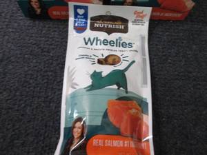12- 2.2 oz Nutrish Wheelies Cat Tre...