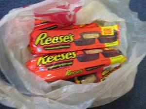 12- 2.8 oz Reeses Peanut Butter Cu...