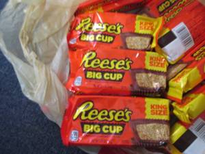 12- 2.8 oz Reeses Big Cups...