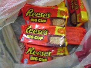12- 2.8 oz Reeses Big Cups...