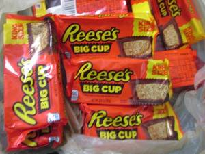 12- 2.8 oz Reeses Big Cups...