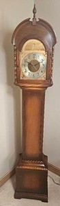 lot 26 image: GE Westminster Grandmother Clock