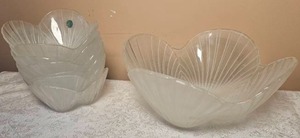 lot 65 image: Hoya Japanese Scalloped Glass Salad Bowl Set