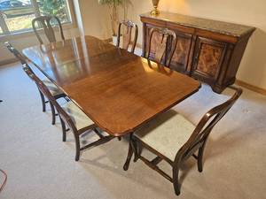 lot 2 image: Stunning Pennsylvania House Duncan Phyfe Dinging Table Set