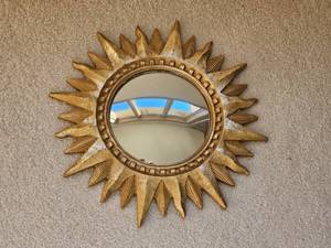 lot 148 image: Resin Sunburst Dcor Mirror