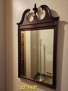 lot 84 image: Vintage Chippendale Arch Top Hall Mirror