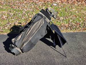 lot 212 image: Taylor Made Oversize Irons & Bag Bubble Shaft