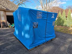 lot 39 image: 7 Foot Clam Sleeper Insulated Floor Ice Tent