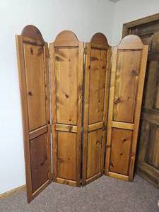 lot 84B image: Folding Screen Spoon Carved with Scallop Molding