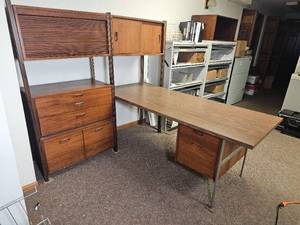 lot 106 image: Omni MCM Modular Workstation (Needs TLC)