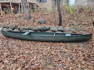 lot 265 image: Old  Town Canoe Discovery 169