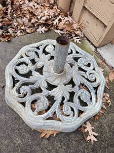lot 430 image: Decorative Iron Patio Umbrella Base