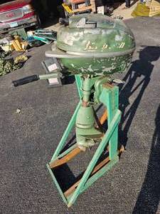 lot 261 image: Vintage Johnson Seahorse Outboard Boat Motor