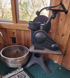 lot 162 image: Antique Delaval Cream Separator