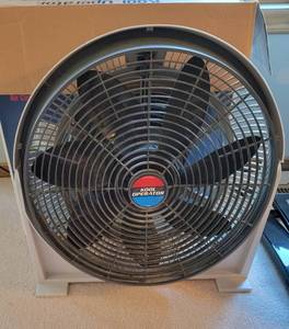 lot 214 image: Kool Operator 20 inch 3 Speed Floor Fan