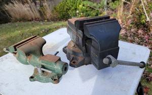 lot 219 image: Bench Vise Pairing