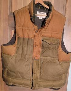 lot 308 image: Filson Puffer Shooting Vest  XXL