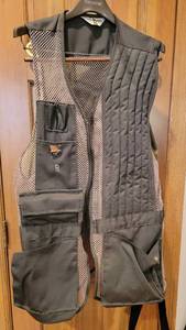 lot 253 image: Bob Allen Mesh Trap Shooting Vest and Shell Shoulder Pouch