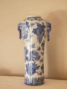 lot 51 image: Stunning Chinese Handpainted Blue Porcelain Vase