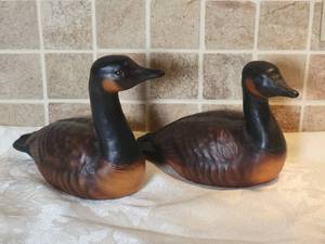 lot 45 image: Ducks Unlimited Signed & Numbered Leather Covered Decoy Pair - Canada Goose